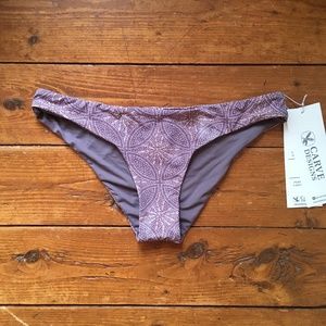 Carve Designs Sanitas Reversible Bottom